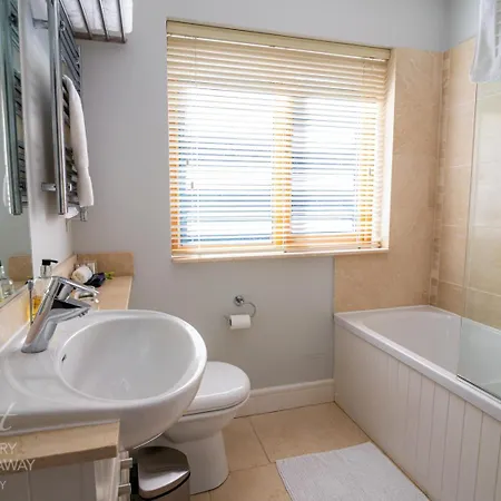 منزل ريفي Seafort Luxury Hideaway