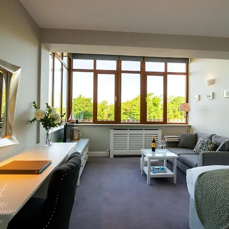 Seafort Luxury Hideaway بانتري